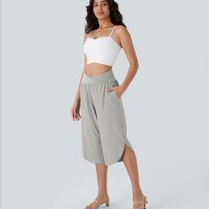 HALARA Gray Capris with Elastic Waistband and Curved Hem